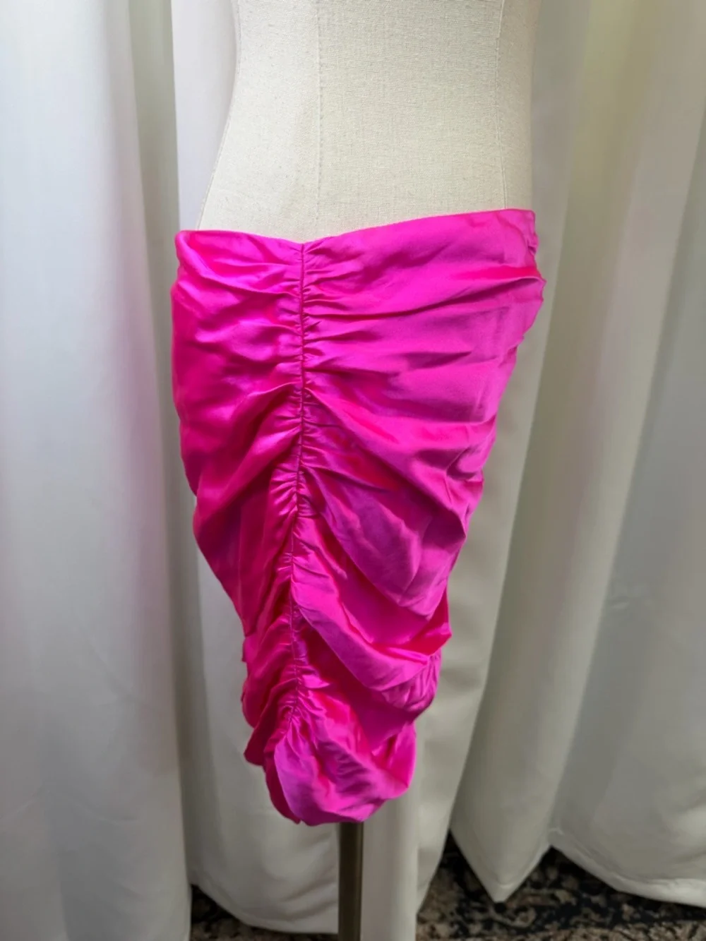 NWT Michelle Mason ‘Ruched Silk-Satin Mini Skirt’ in “Bright Pink” Size 8